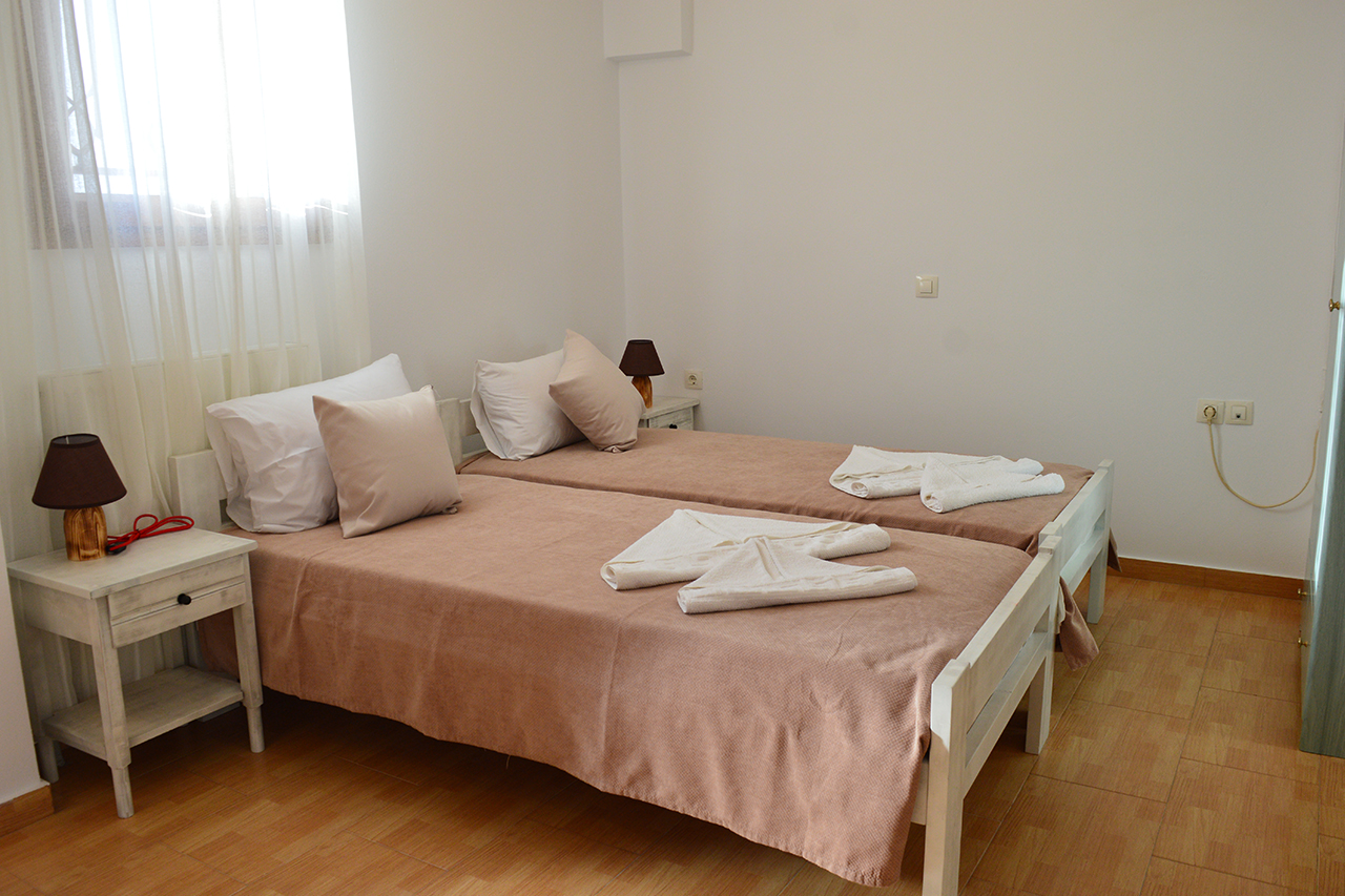 villa iokasti plaka naxos